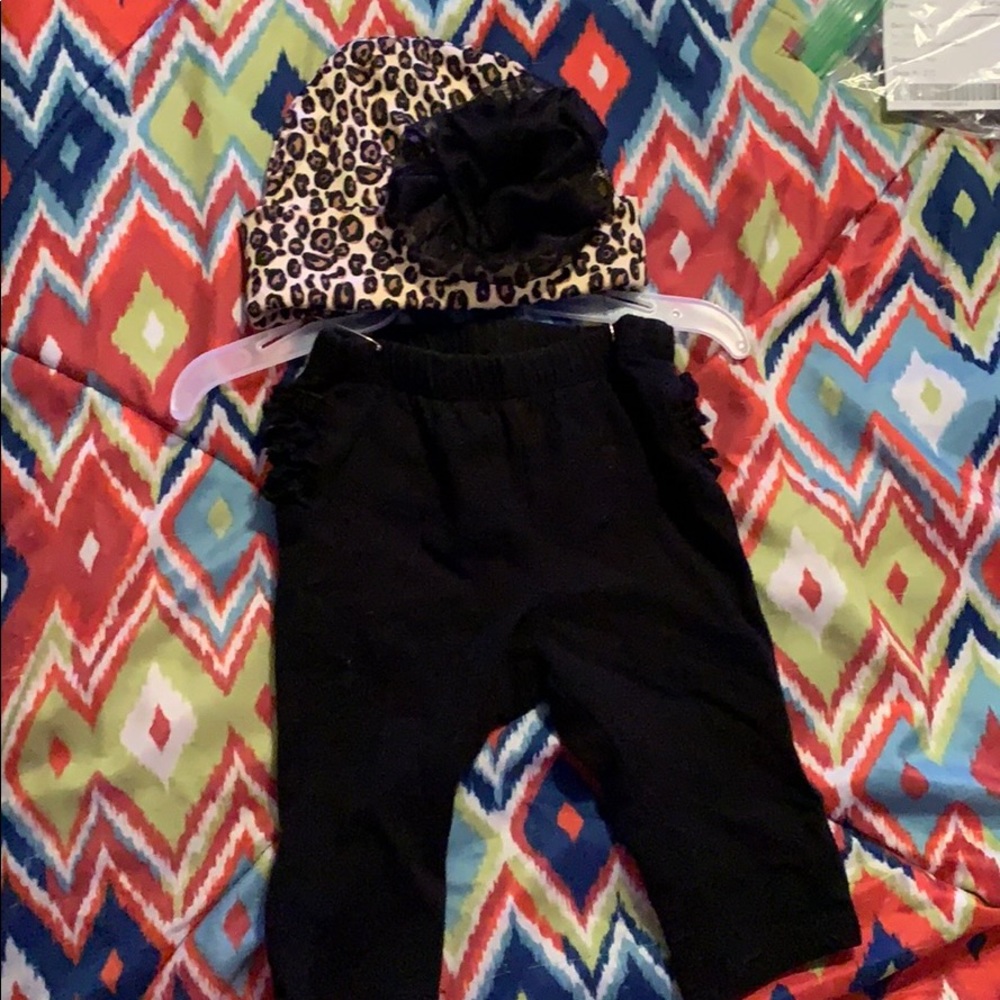Black leggings and hat